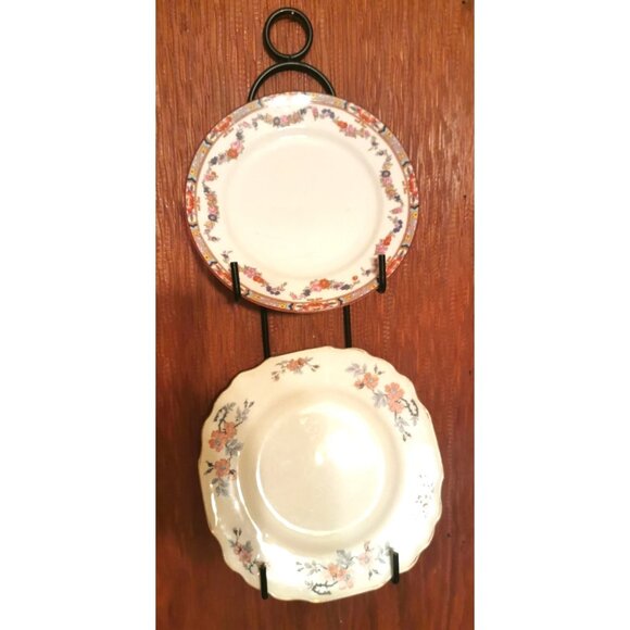 Vintage Wall Hanger with two Beautiful Vintage Plates - Picture 3 of 11